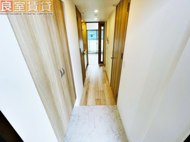 玄関　※このお写真は同物件の別のお部屋のお写真です。現状優先