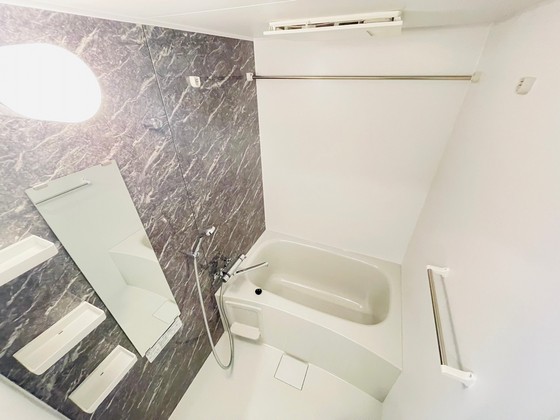 バス・シャワールーム　※別部屋の写真です