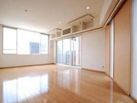 キャビンアリーナ南青山の居間写真