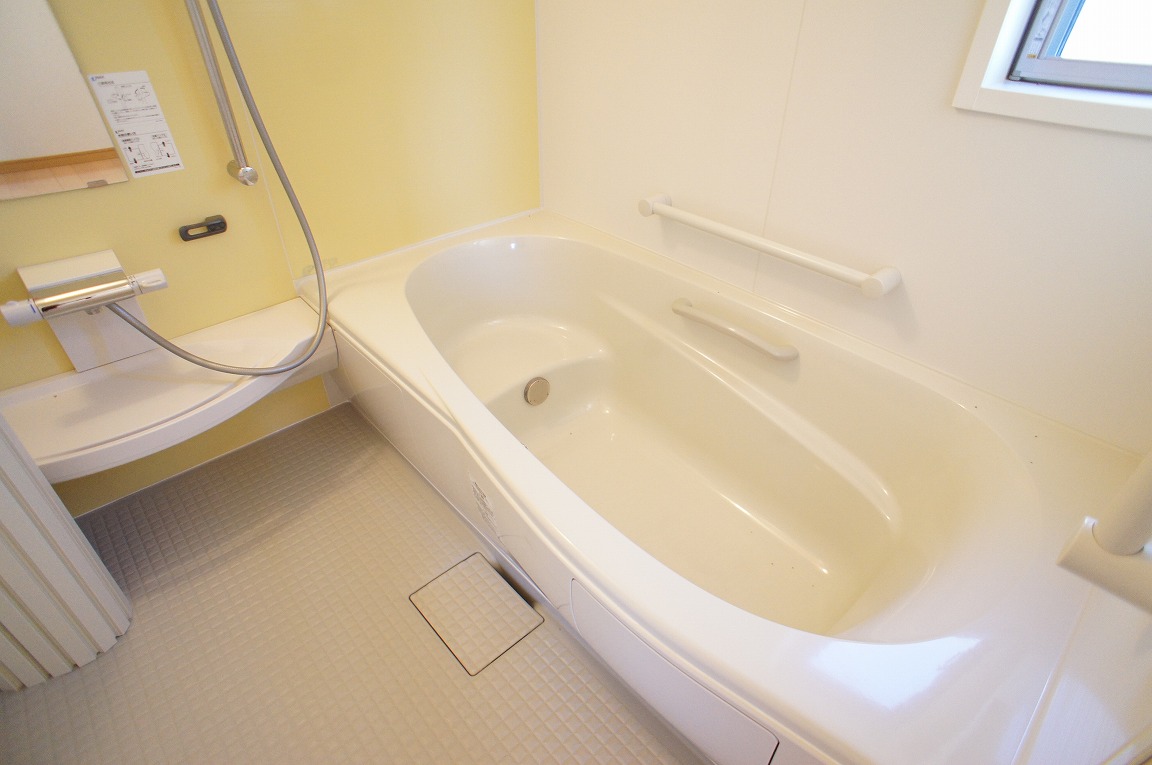 バス・シャワールーム　足の伸ばせるお風呂は疲れがとれますね♪