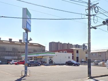 コンビニ　ファミリーマート沖野上一丁目店（コンビニ）まで373m