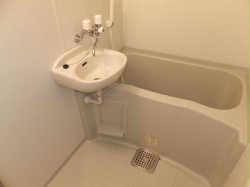 バス・シャワールーム　現況は部屋によって異なります。