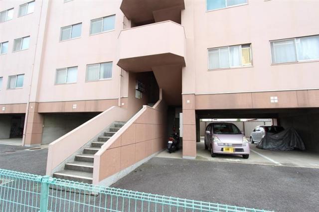 【高松市高松町のマンションのエントランス】