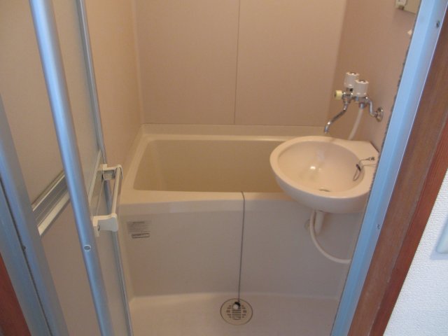 バス・シャワールーム　2階別室の参考写真です。現況を優先します。（202）