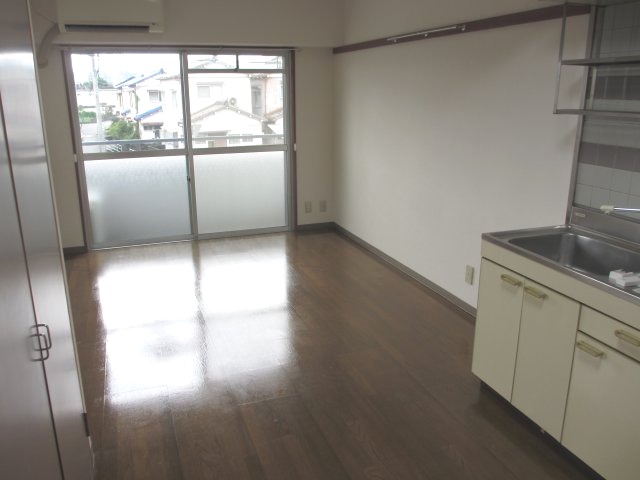 居室・リビング　2階別室の参考写真です。現況を優先します。（202）