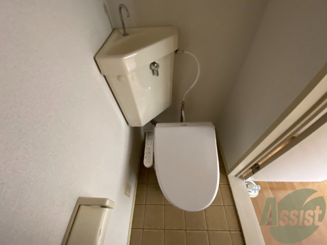 トイレ　トイレには便利なウォッシュレットが付いています。