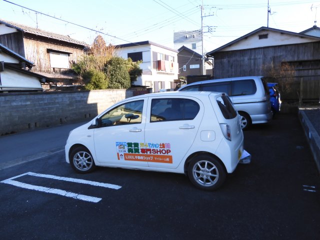 【フレグランス・八幡　Ｂ棟の駐車場】