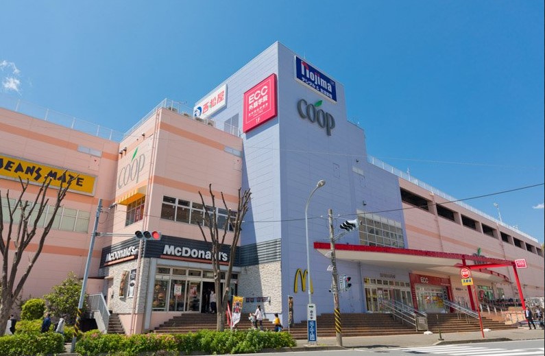 ショッピングセンター　東戸塚西口プラザ（ショッピングセンター）まで931m