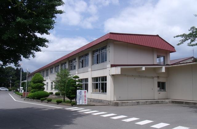 小学校　十和田市立東小学校（小学校）まで430m