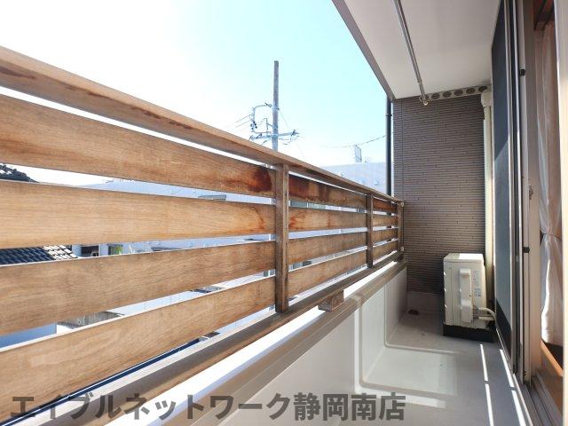 バルコニー　陽当たり良好なバルコニーです
