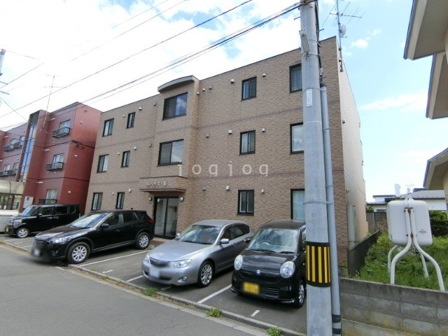 建物外観　住環境良好！周辺には学校も充実