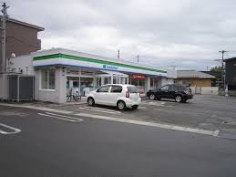 コンビニ　ファミリーマート秋田南通宮田店（コンビニ）まで359m