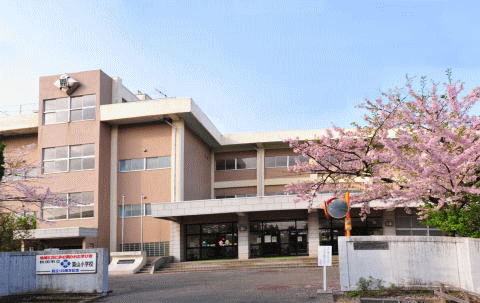 小学校　秋田市立築山小学校（小学校）まで521m