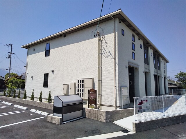 東温市見奈良のアパートの建物外観