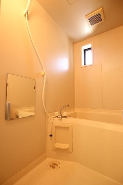 バス・シャワールーム　同物件別部屋写真