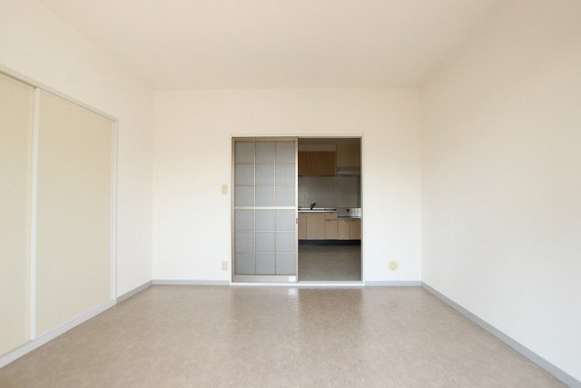 居室・リビング　同物件別部屋写真