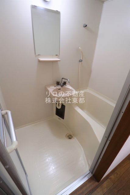 バス・シャワールーム　洗面ボールと一体型のバスルームです♪