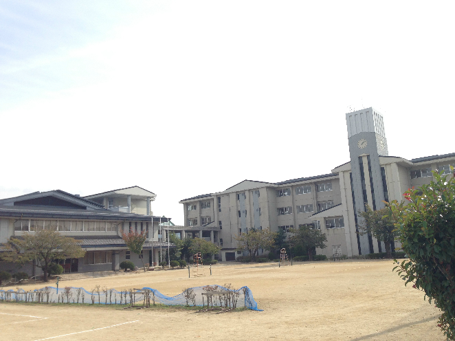 【飯田市駄科のアパートの中学校】