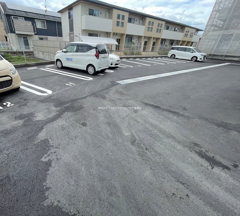 【メゾンクレール瀬田北の駐車場】