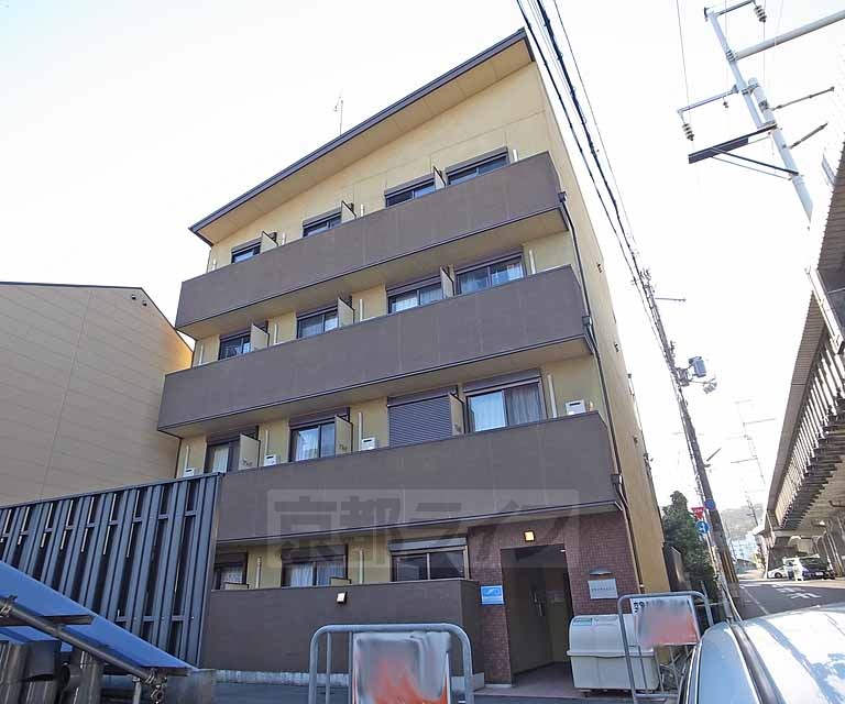 京都市山科区北花山大林町のマンションの建物外観