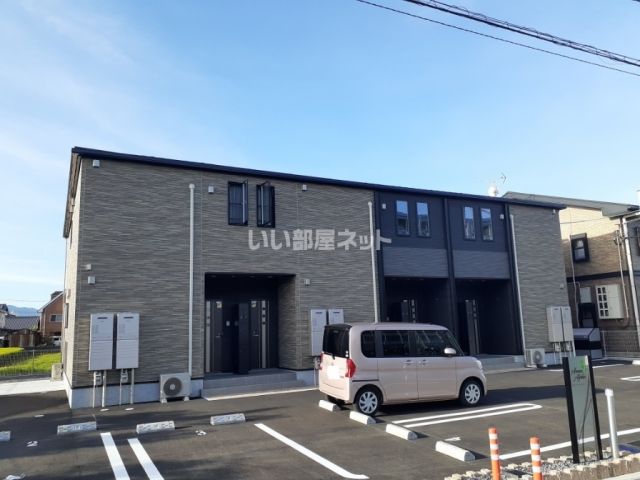 【松山市南斎院町のアパートの建物外観】