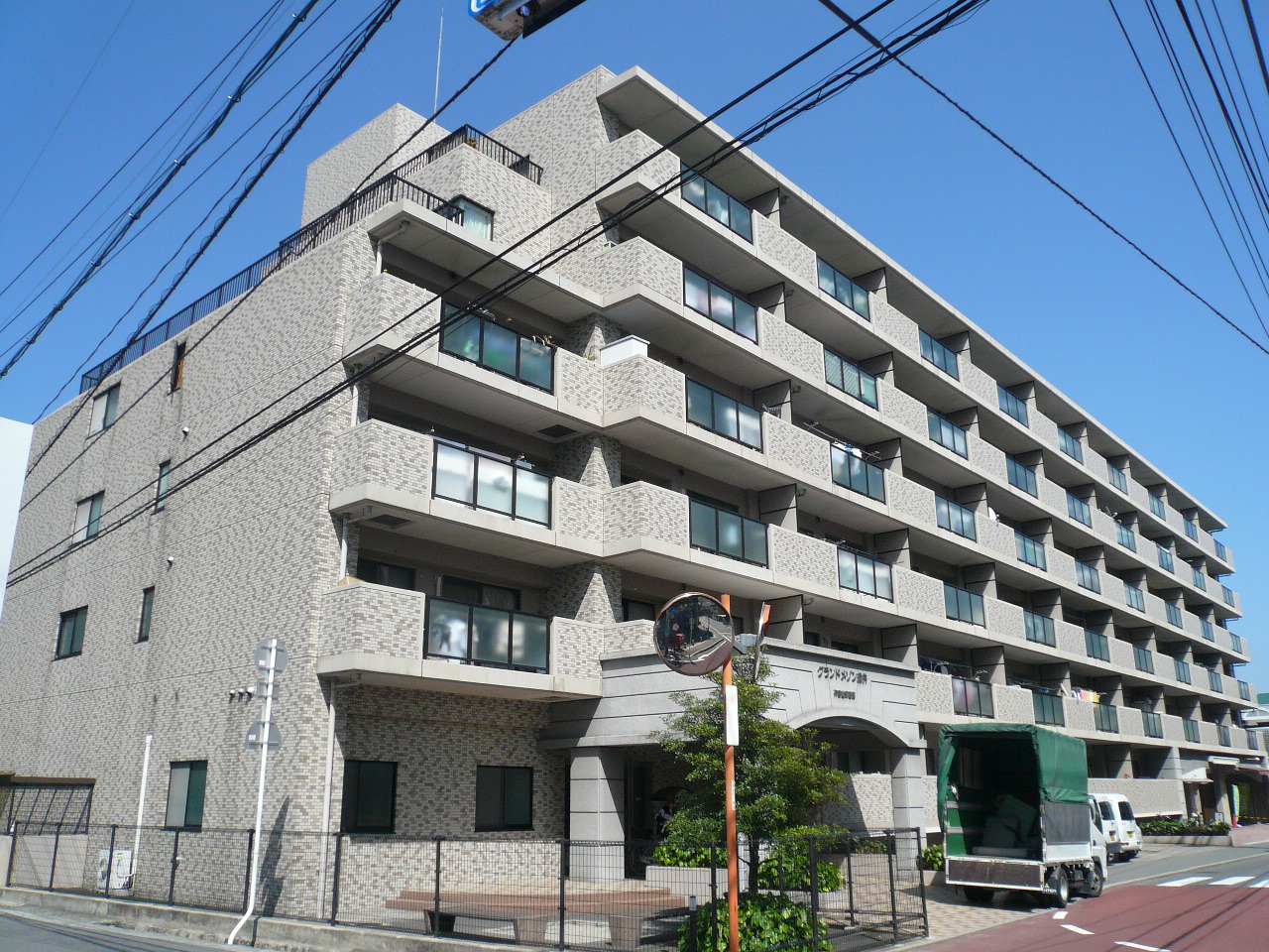 グランドメゾン緑井神宮山弐番館の建物外観