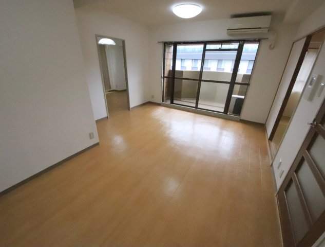 インペリアル東生駒の居間写真