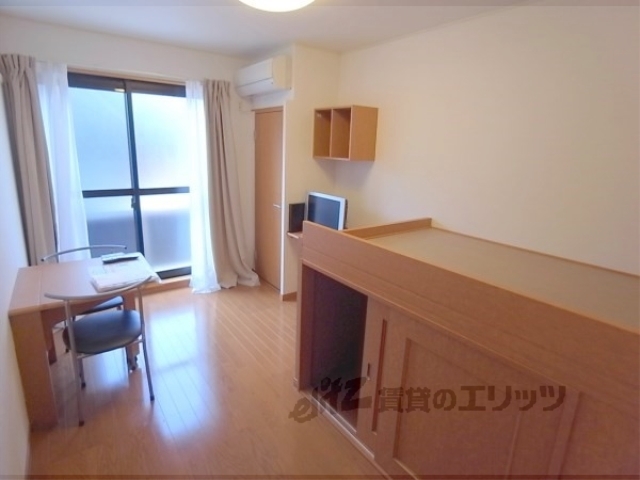 居室・リビング　家具付きのお部屋です