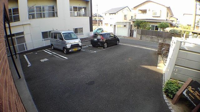 【ヴァン　フォルム　熊本の駐車場】