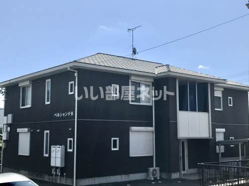 【新城市川田のアパートの建物外観】