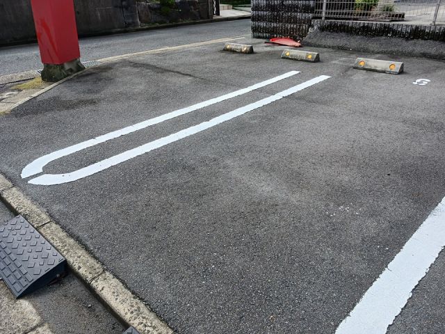 【八幡市下奈良今里のアパートの駐車場】