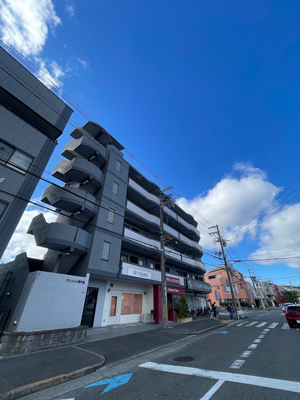 吹田市岸部北のマンションの建物外観