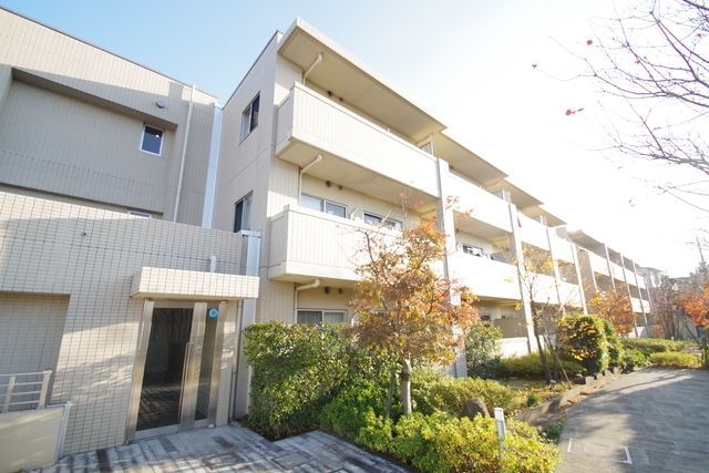 町田市玉川学園のマンションの建物外観