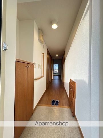 ＪＲ東海道本線 浜松駅 バス乗車時間：8分 最寄りバス停で下車 徒歩2分 6階建 築23年の玄関写真