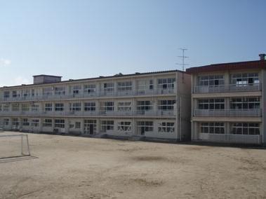 小学校　長内小学校（小学校）まで1700m