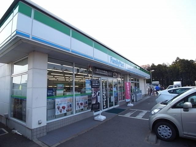コンビニ　ファミリーマート（コンビニ）まで1111m