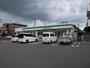 コンビニ　ファミリーマート 江向町三丁目店（コンビニ）まで439m