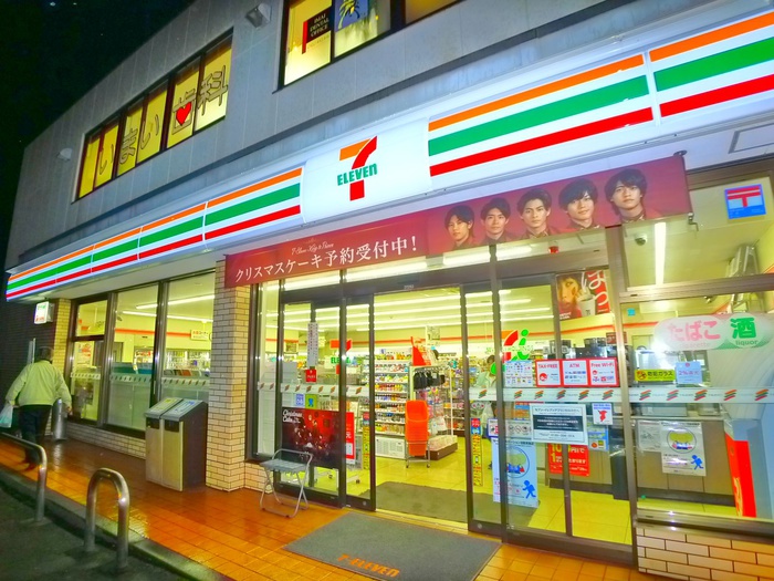 コンビニ　セブンイレブン（コンビニ）まで950m