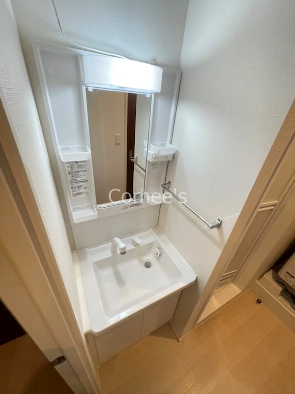 洗面設備　シャワー付きの洗面台