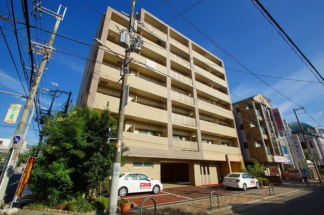 高槻市高槻町のマンションの建物外観