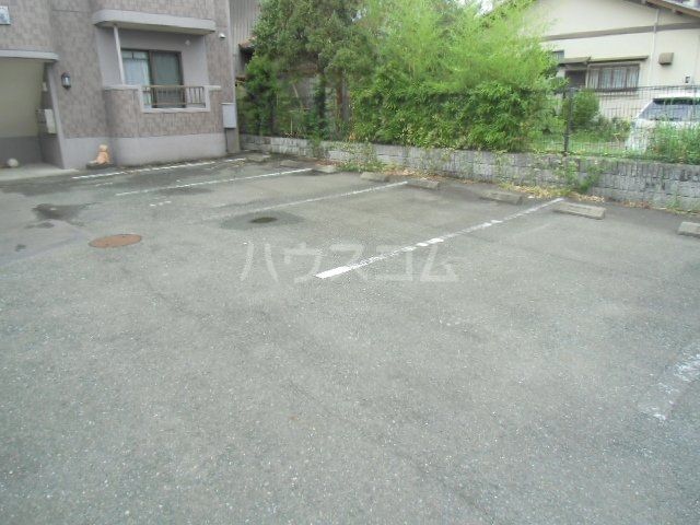 【掛川市葵町のマンションの駐車場】