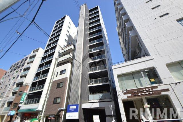 【新宿区市谷薬王寺町のマンションの建物外観】