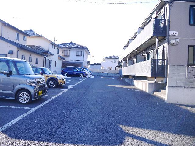 【サンライズ参番館の駐車場】