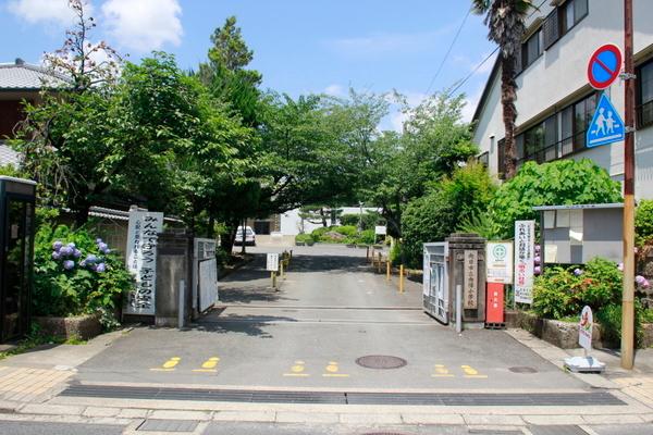 【貸家　上植野町御塔道28-24の小学校】