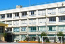 中学校　北区立神谷中学校（中学校）まで809m