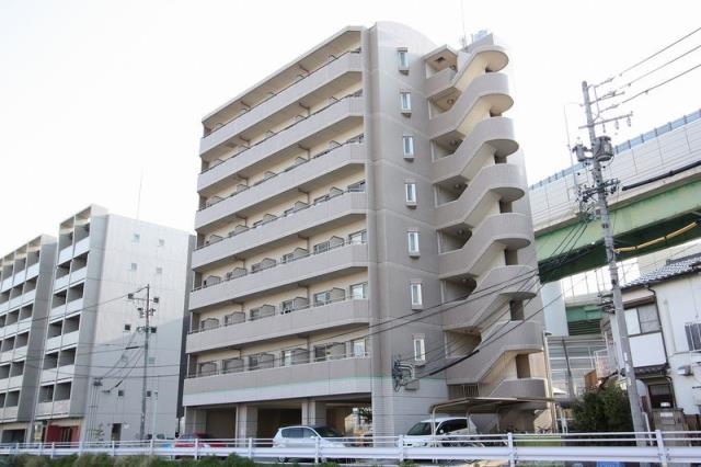 建物外観　タイル貼りの立派な外観です。