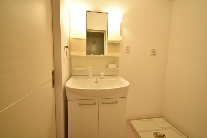 洗面設備　ゆったりとスペースのある洗面所
