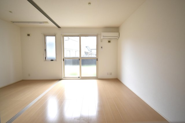 居室・リビング　こちらのリビングで趣味の時間をお楽しみください