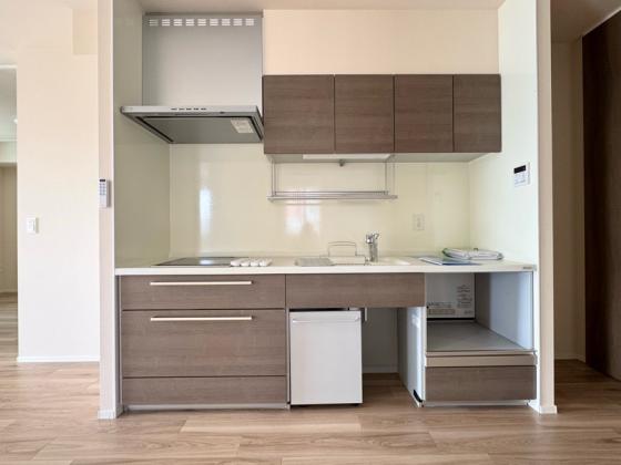 キッチン　【同仕様】座りながら調理できるキッチン♪ＩＨヒーター２口付で