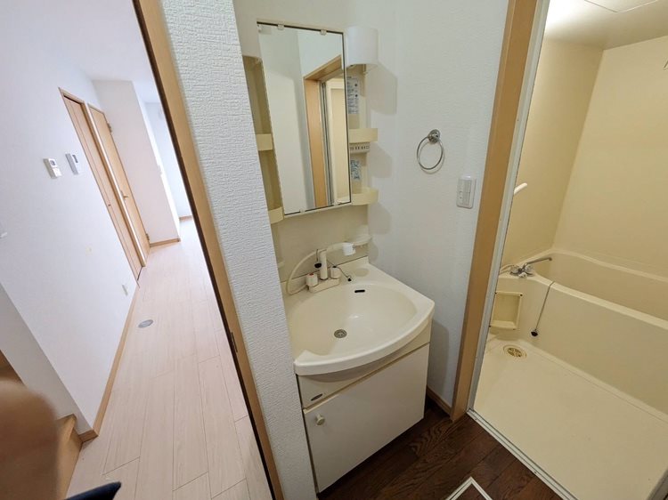 洗面設備　他部屋参照・現況優先